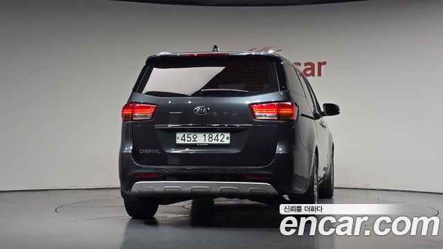 Kia Canival 2015 — photo 4