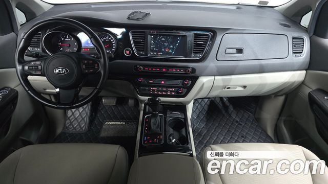 Kia Canival 2015 — photo 10