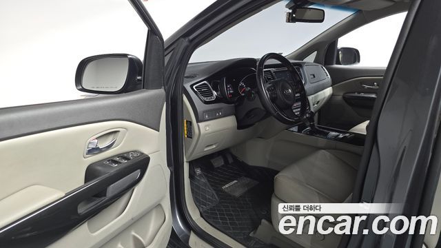 Kia Canival 2015 — photo 13