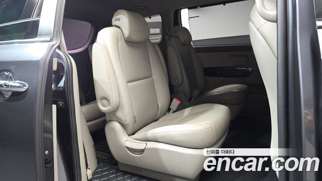 Kia Canival 2015 — photo 18