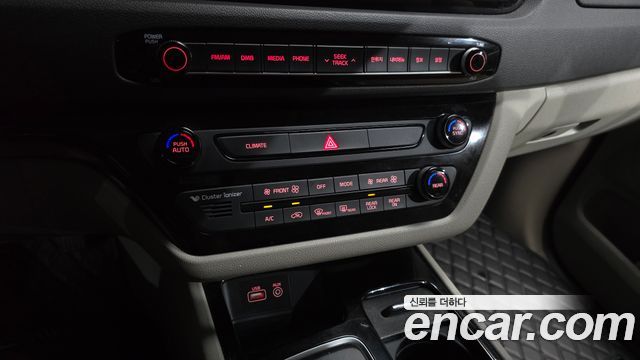 Kia Canival 2015 — photo 22