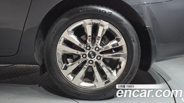 Kia Canival 2015 — photo 7