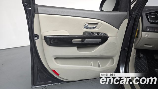 Kia Canival 2015 — photo 14
