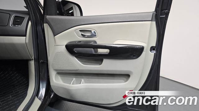 Kia Canival 2015 — photo 15