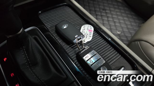 Kia Canival 2015 — photo 28