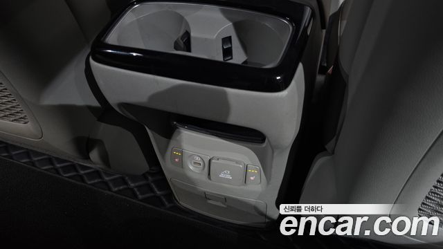 Kia Canival 2015 — photo 31