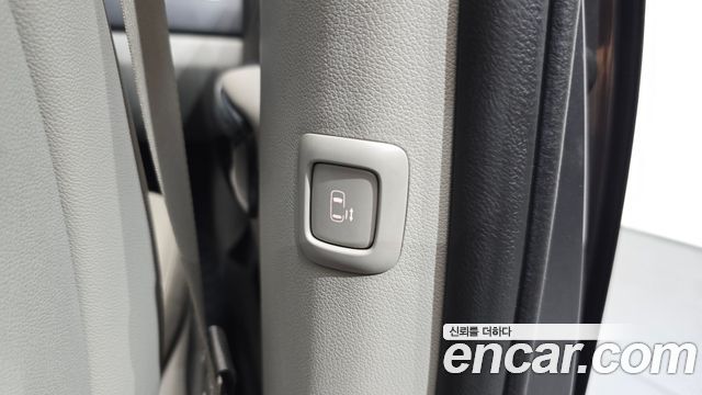 Kia Canival 2015 — photo 32