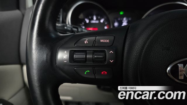 Kia Canival 2015 — photo 33