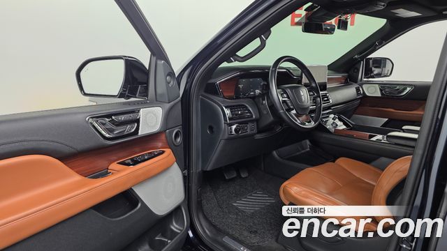 Lincoln Navigator 2021 — photo 13