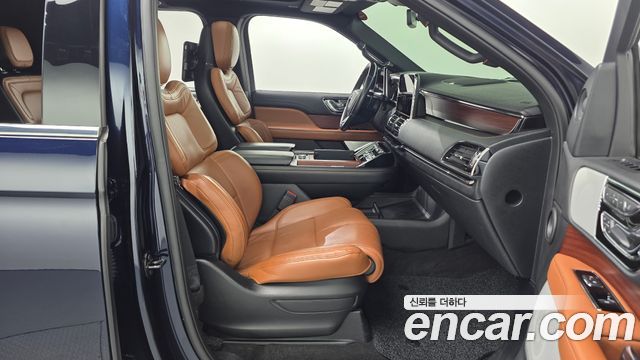Lincoln Navigator 2021 — photo 17