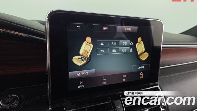 Lincoln Navigator 2021 — photo 21