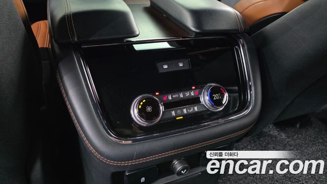 Lincoln Navigator 2021 — photo 24