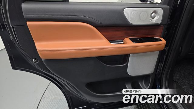 Lincoln Navigator 2021 — photo 15