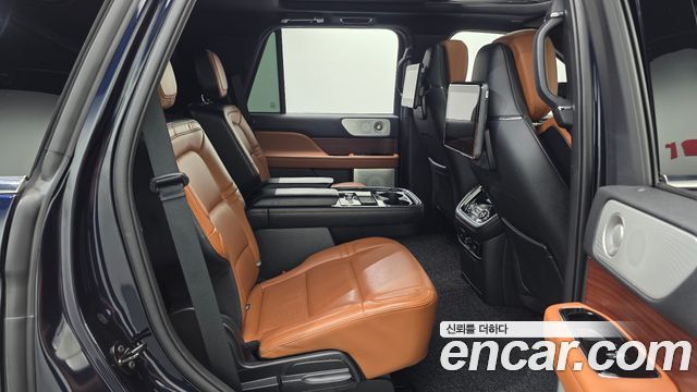 Lincoln Navigator 2021 — photo 16