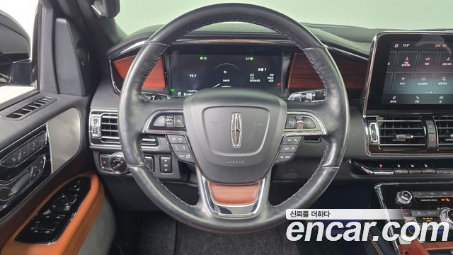 Lincoln Navigator 2021 — photo 33
