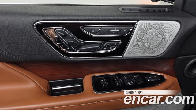 Lincoln Navigator 2021 — photo 35