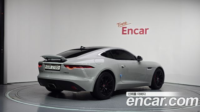 Jaguar F-TYPE 2019 — photo 2
