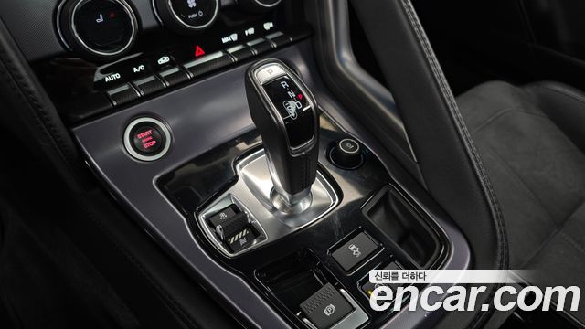 Jaguar F-TYPE 2019 — photo 9