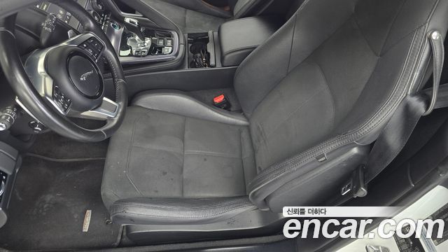 Jaguar F-TYPE 2019 — photo 12
