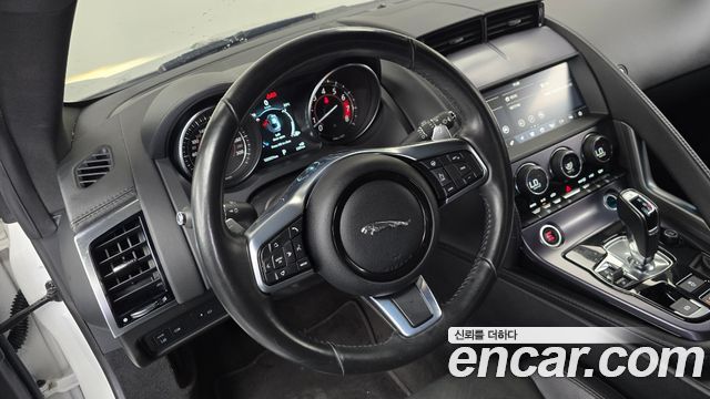 Jaguar F-TYPE 2019 — photo 13