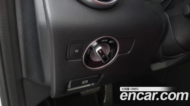 Mercedes-Benz SLC-Class 2018 — photo 22