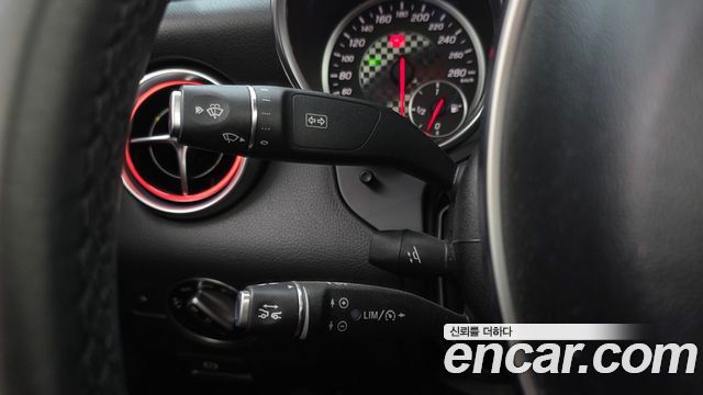 Mercedes-Benz SLC-Class 2018 — photo 23