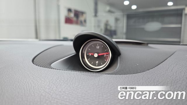 Mercedes-Benz SLC-Class 2018 — photo 25