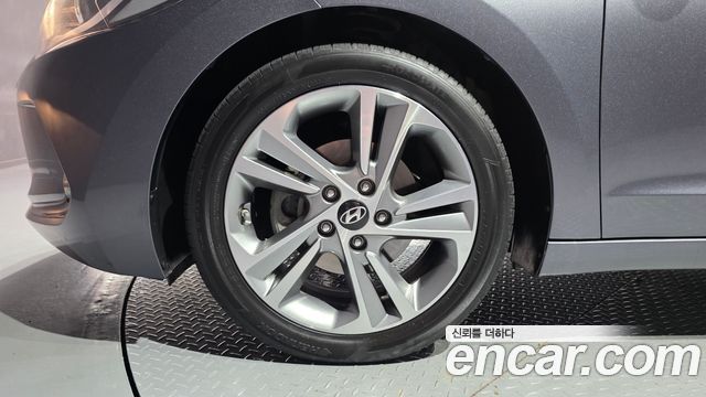 Hyundai AVANTE 2018 — photo 5
