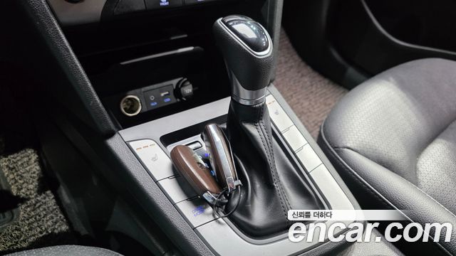Hyundai AVANTE 2018 — photo 12
