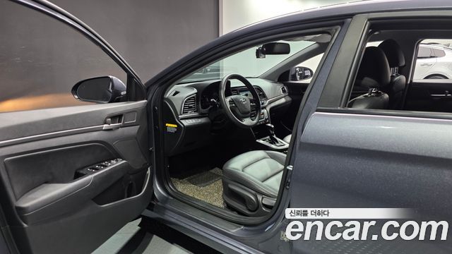 Hyundai AVANTE 2018 — photo 13