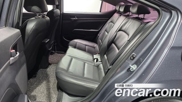 Hyundai AVANTE 2018 — photo 17