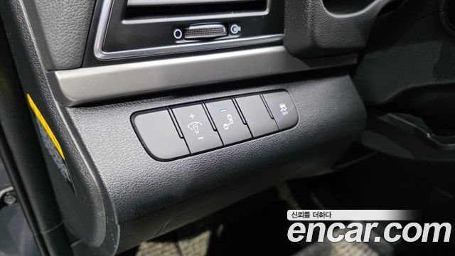 Hyundai AVANTE 2018 — photo 18