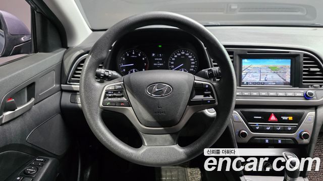 Hyundai AVANTE 2018 — photo 19