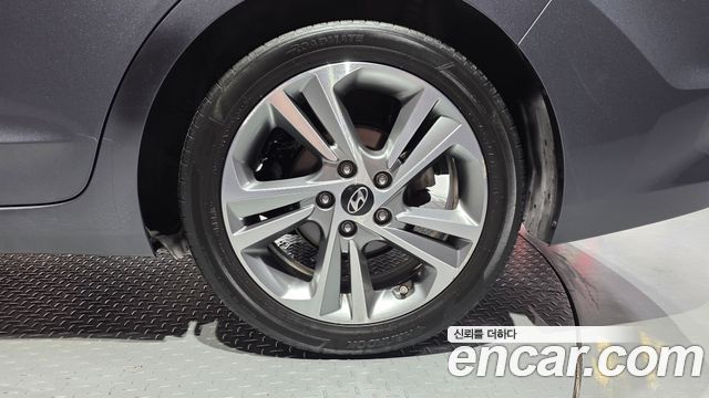 Hyundai AVANTE 2018 — photo 7