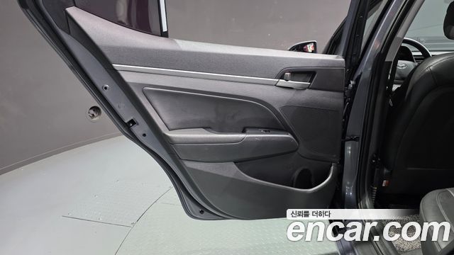Hyundai AVANTE 2018 — photo 15