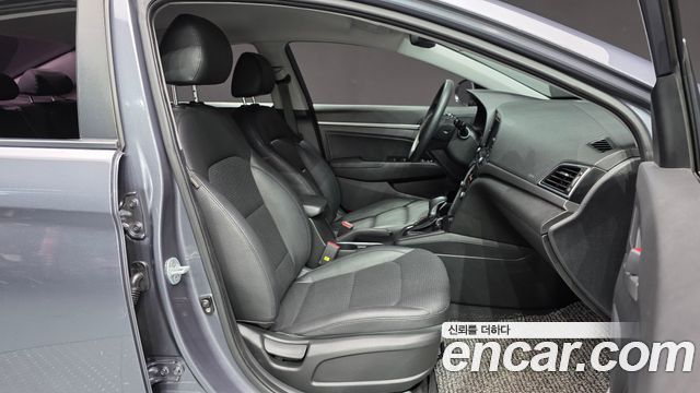 Hyundai AVANTE 2018 — photo 16