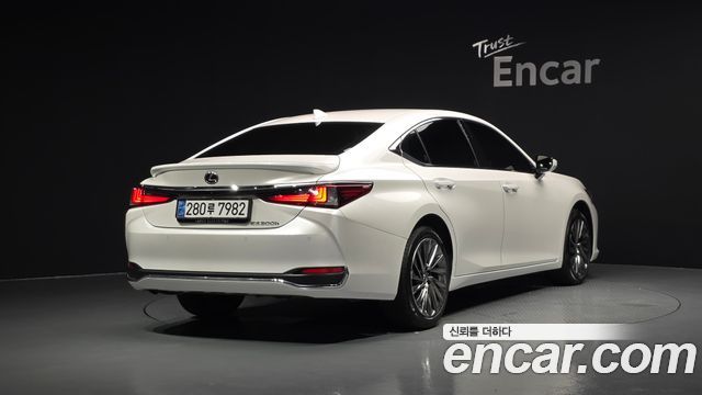 Lexus ES 2024 — photo 2