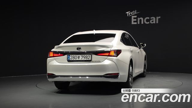 Lexus ES 2024 — photo 4