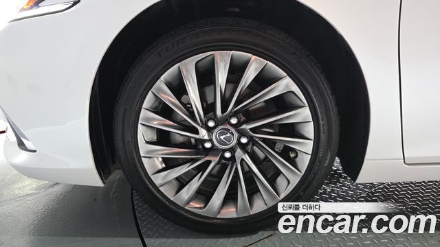 Lexus ES 2024 — photo 5