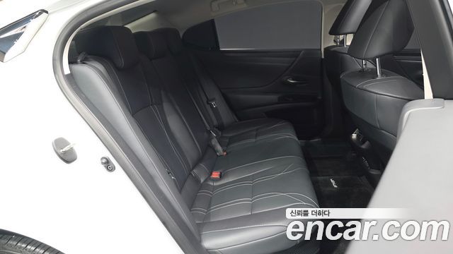 Lexus ES 2024 — photo 18