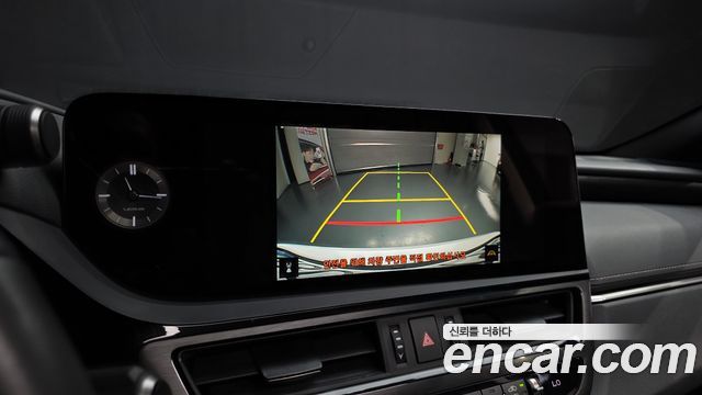 Lexus ES 2024 — photo 21
