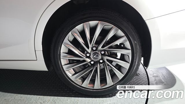 Lexus ES 2024 — photo 7