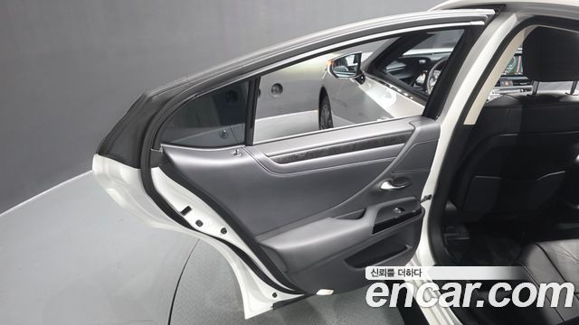Lexus ES 2024 — photo 15