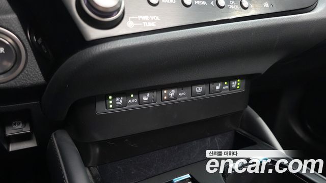 Lexus ES 2024 — photo 31