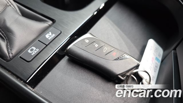 Lexus ES 2024 — photo 36