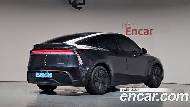 Tesla Model Y 2025 — photo 2
