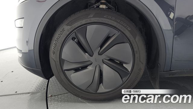 Tesla Model Y 2025 — photo 5