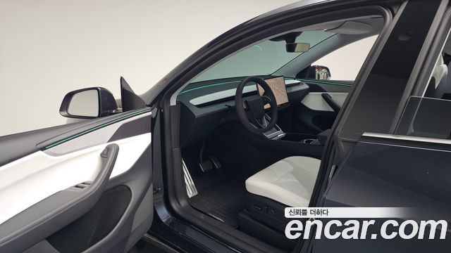 Tesla Model Y 2025 — photo 13