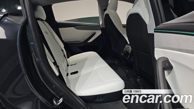Tesla Model Y 2025 — photo 17