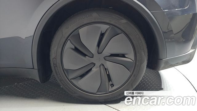 Tesla Model Y 2025 — photo 7